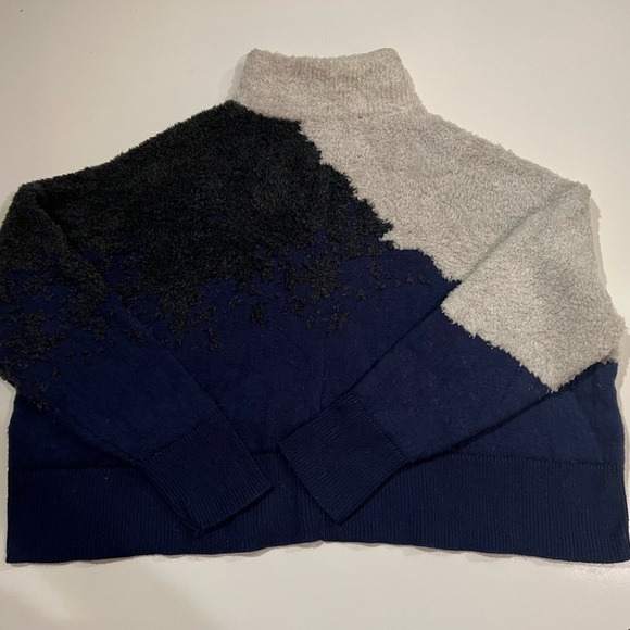 Lululemon Ombre Knit Textured Turtleneck - Size 12 - Picture 5 of 10